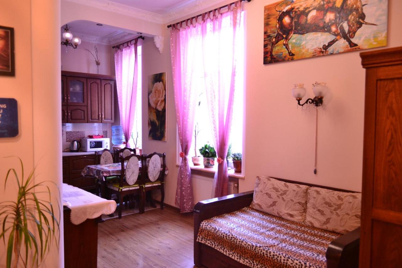 Apartment On Shevchenka Boulevard テルノーピリ エクステリア 写真