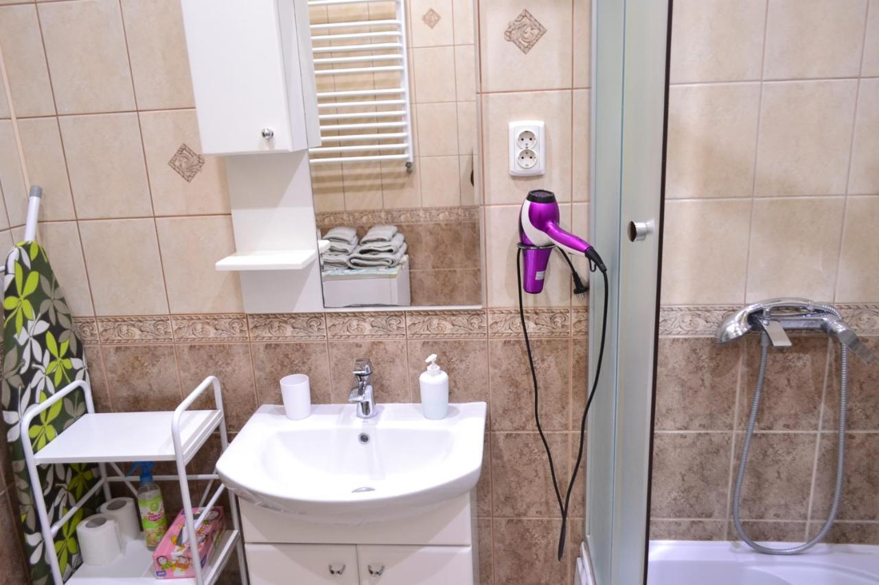 Apartment On Shevchenka Boulevard テルノーピリ エクステリア 写真