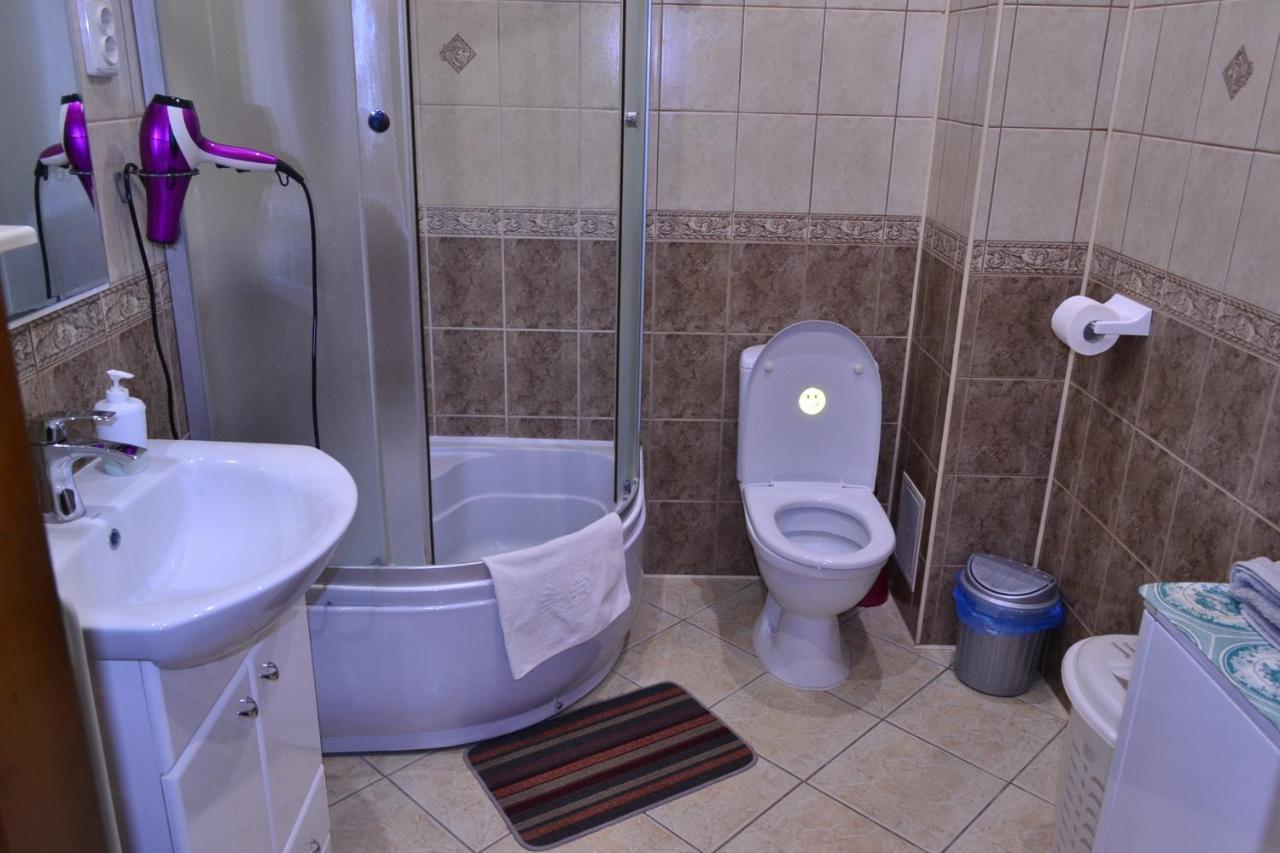 Apartment On Shevchenka Boulevard テルノーピリ エクステリア 写真