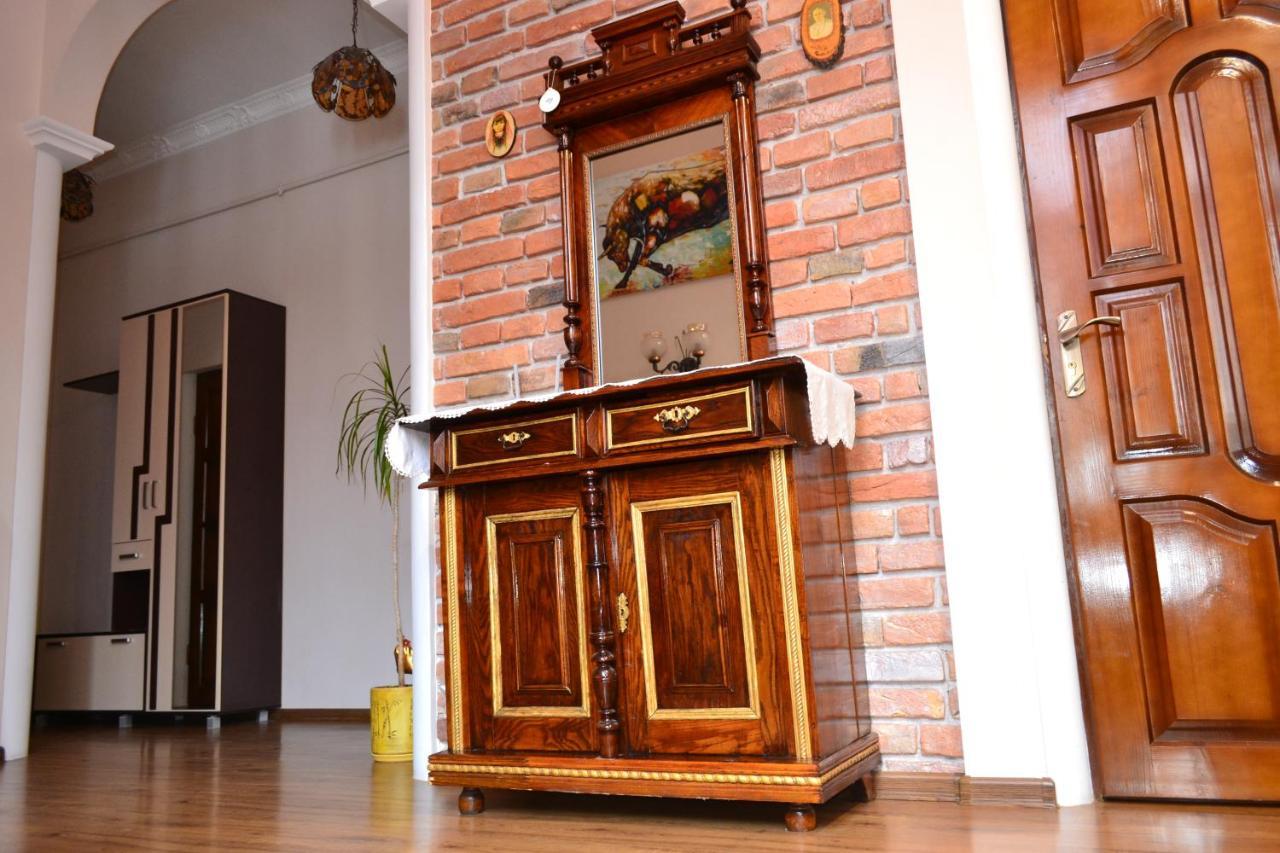 Apartment On Shevchenka Boulevard テルノーピリ エクステリア 写真