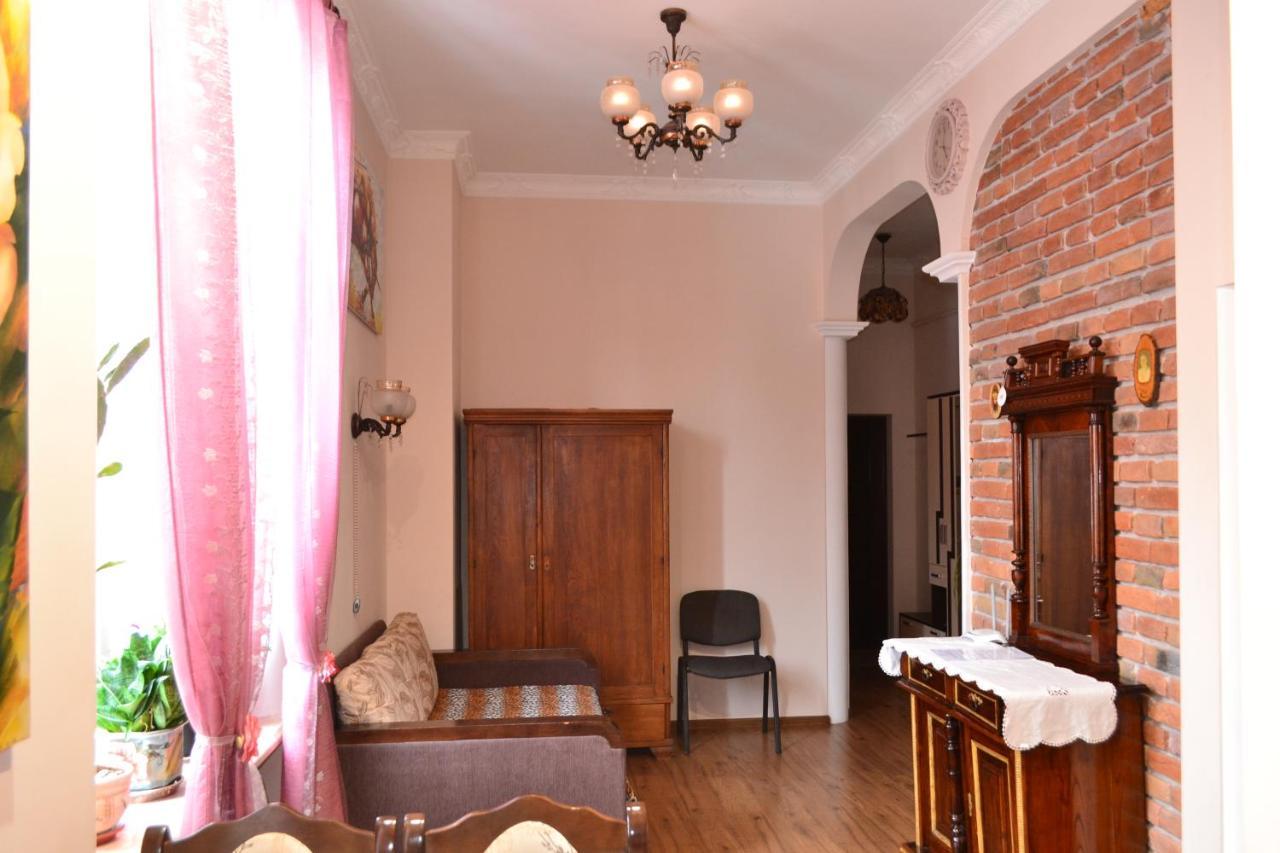 Apartment On Shevchenka Boulevard テルノーピリ エクステリア 写真