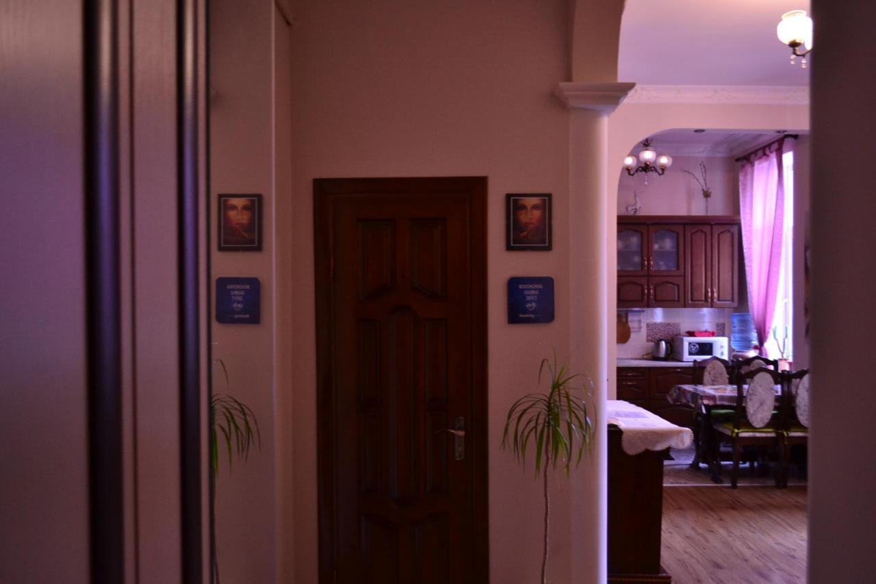 Apartment On Shevchenka Boulevard テルノーピリ エクステリア 写真