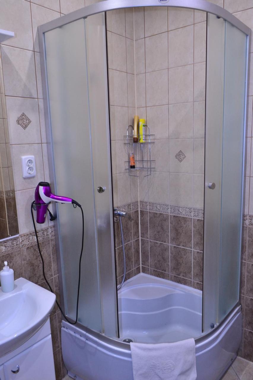 Apartment On Shevchenka Boulevard テルノーピリ エクステリア 写真