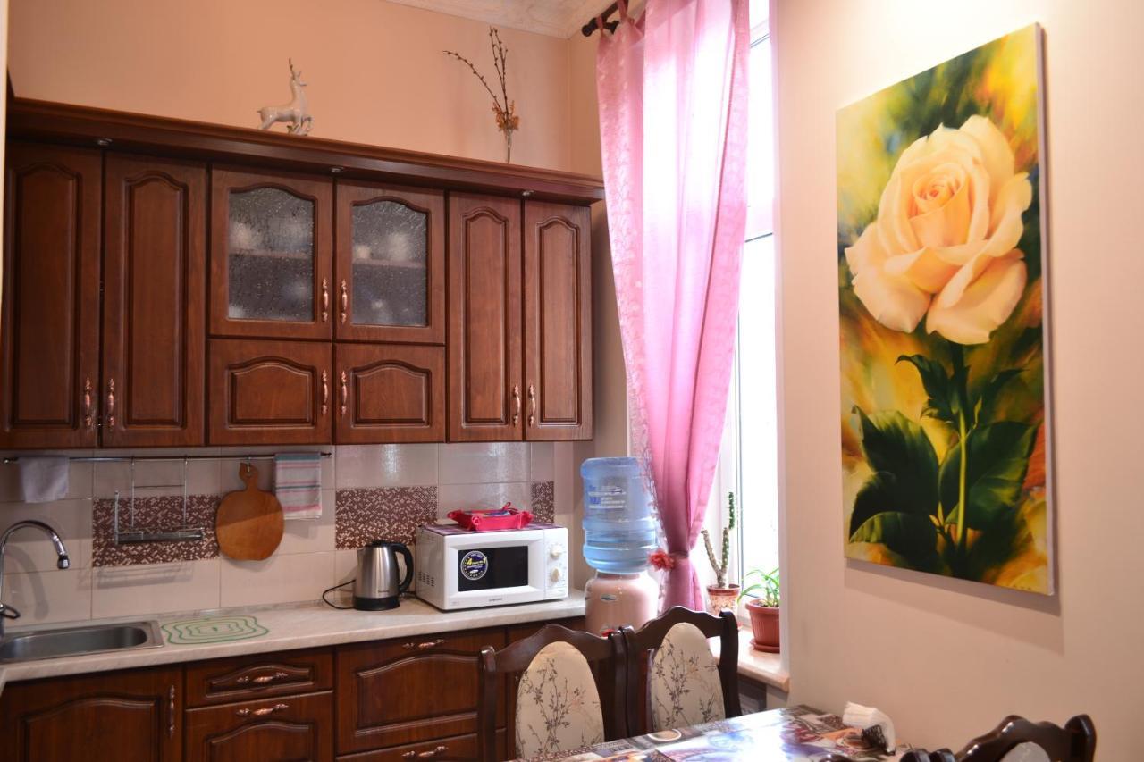 Apartment On Shevchenka Boulevard テルノーピリ エクステリア 写真
