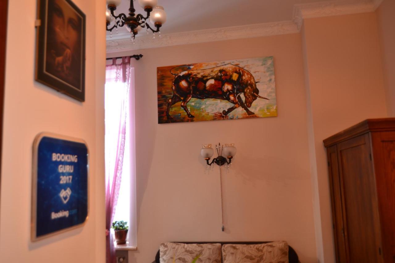 Apartment On Shevchenka Boulevard テルノーピリ エクステリア 写真