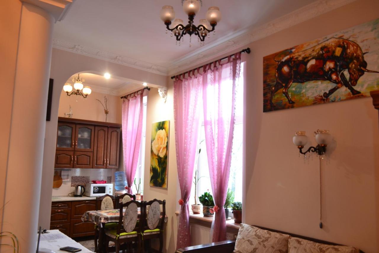 Apartment On Shevchenka Boulevard テルノーピリ エクステリア 写真
