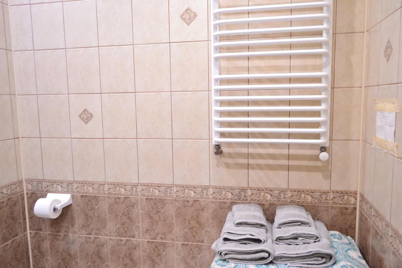 Apartment On Shevchenka Boulevard テルノーピリ エクステリア 写真